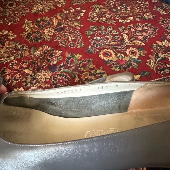 Salvatore Ferragamo Navy Leather Pump with Bow - Picture 5 of 5